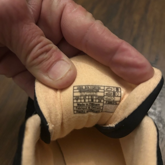 UGG LA Flex Black Pink Sneakers Size 7 - Picture 5 of 6